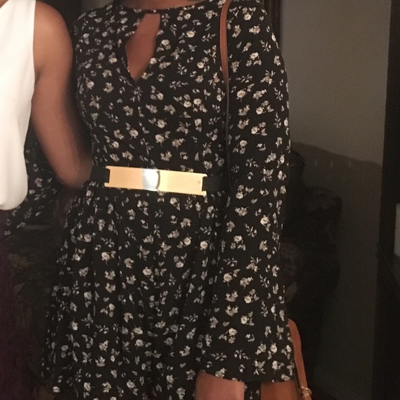 Floral romper with belt - Picture 3 of 5